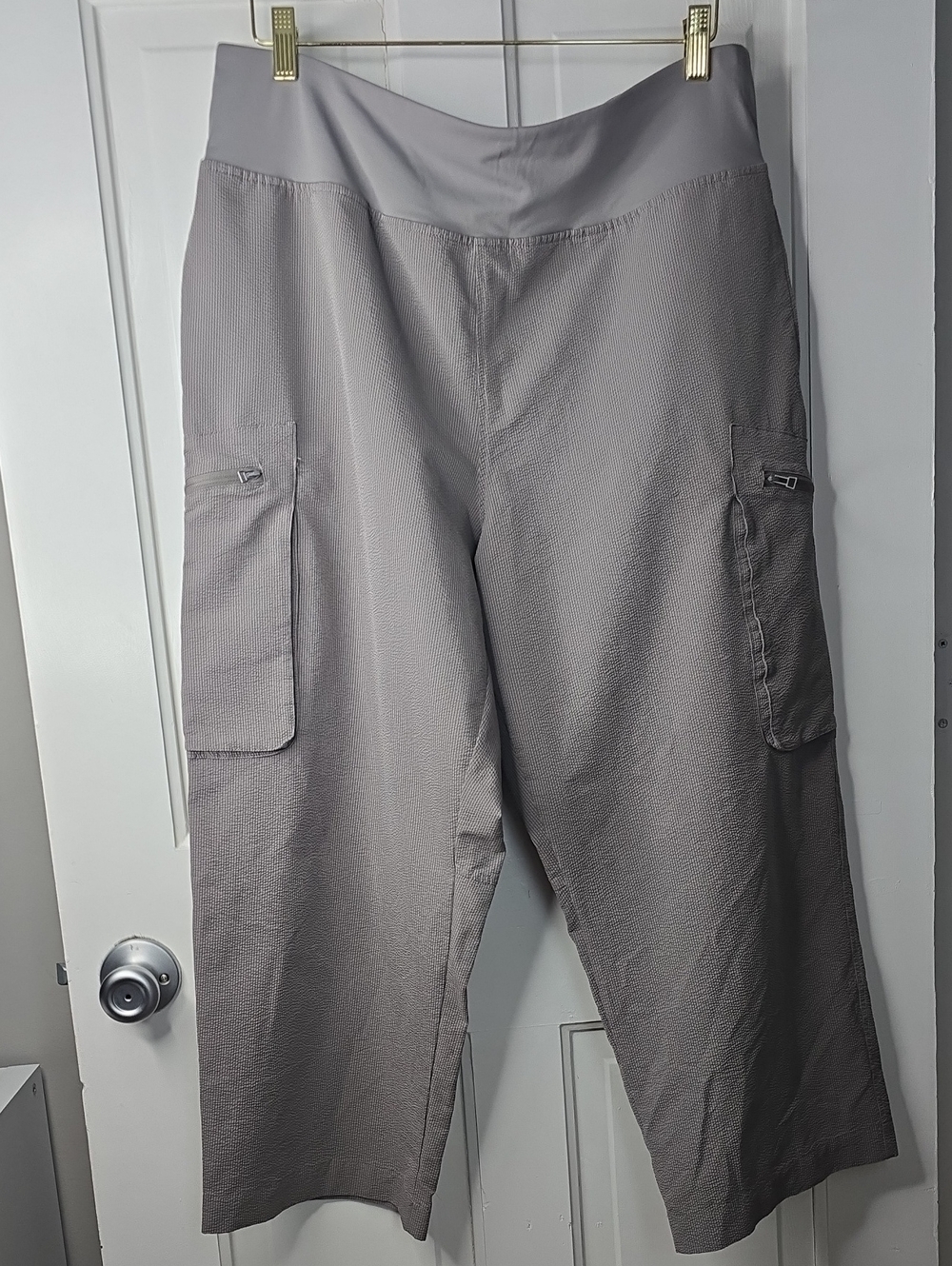Sage Cropped Wide-Leg Cargo Pants in Light Gray